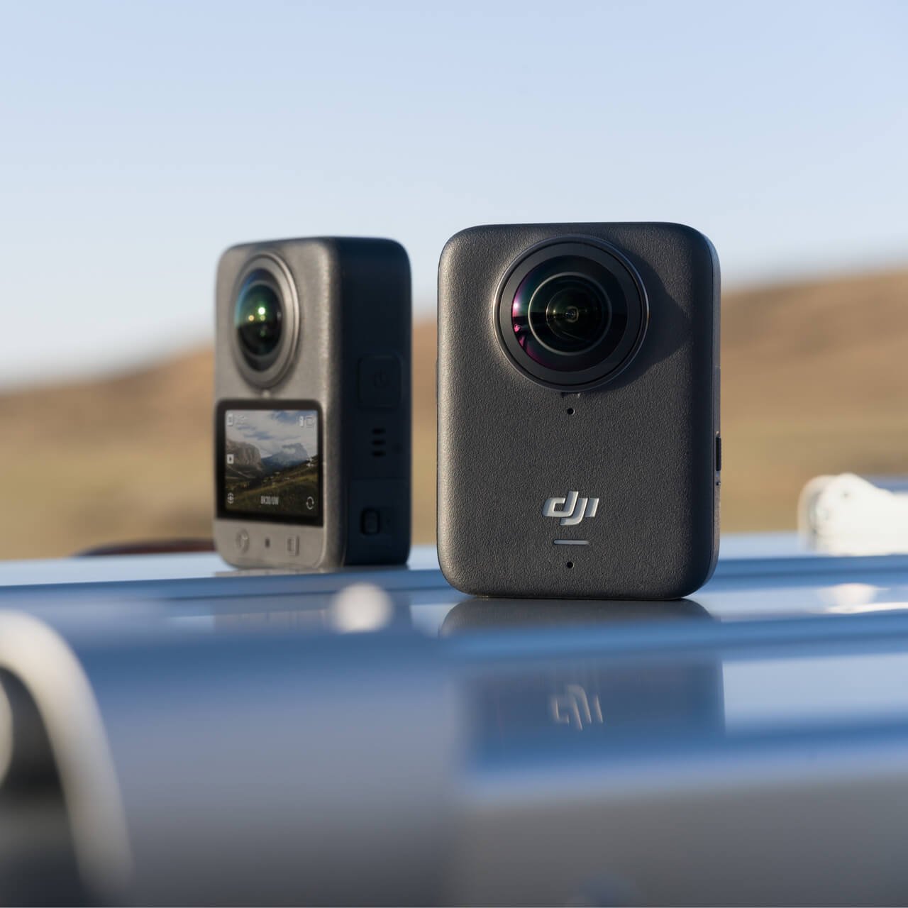 DJI Osmo 360 Action Camera Standard Combo - Vue de profil détaillée